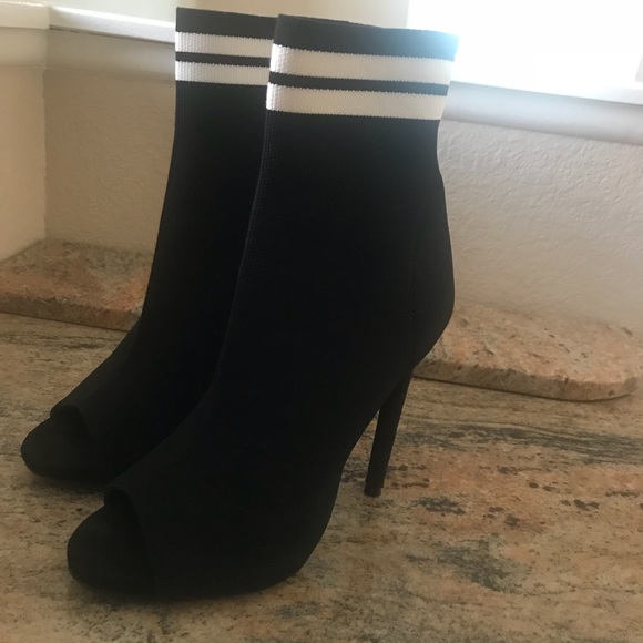 ‼️SOLD‼️ - Picture 1 of 4